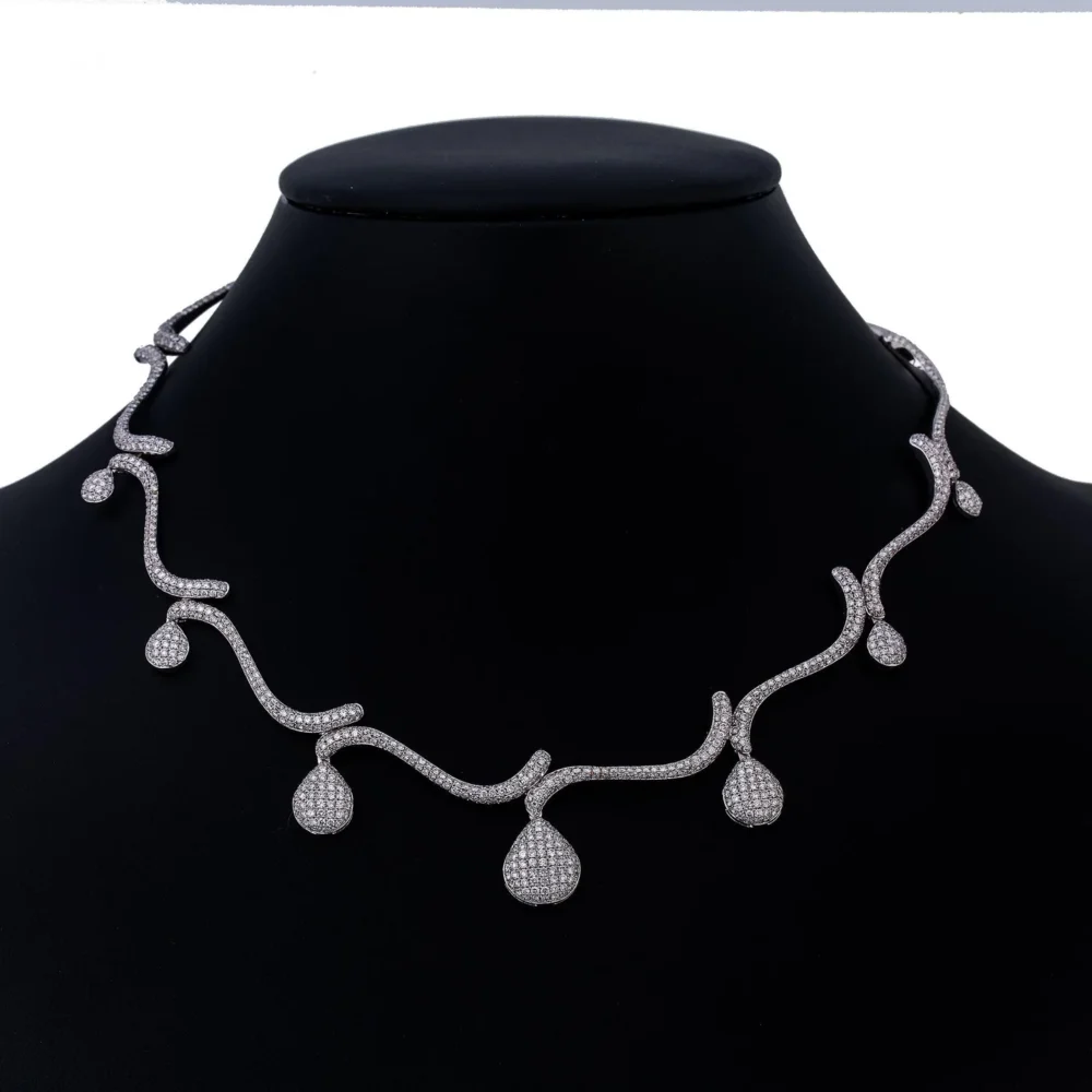 18K White Gold Diamond Necklace 18″